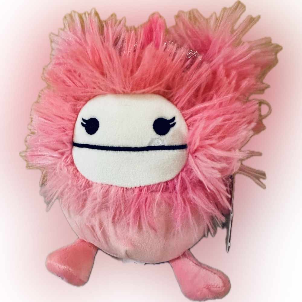 Nwt Caparinne the Valentine’s Day Bigfoot 5” Squishmallows